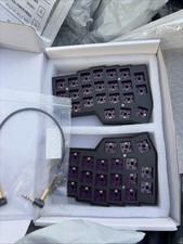 CHOC Corne Low Profile Split Mechanical Key Board. No key cap / picture
