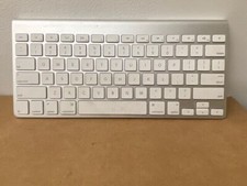 Apple A1314 Wireless Bluetooth Keyboard MC184LL/A Tested Mac/PC AA Included picture