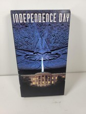 Vintage 1996 VHS release of the sci-fi movie Independence Day, picture