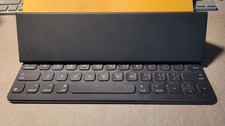 Used Apple A1772 Smart QWERTY Keyboard Folio For Apple IPad Pro 9.7
