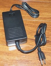 Genuine HP (0957-2145) AC / DC Adapter Power Supper Input: 120-240V 50/60Hz picture