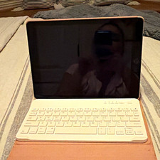 Apple iPad 10.2in Wi‑Fi 128MB Gray Tablet w/ Keyboard Case Cover bundle picture