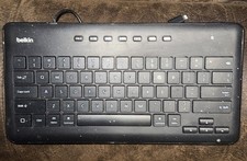 Belkin Apple iPad Wired Keyboard Model B2B124 picture