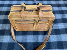 Polare Modern Messenger Bag with Retro Feel 17