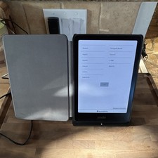 Kindle Signature Colorsoft & Anker Wireless Charging Dock picture
