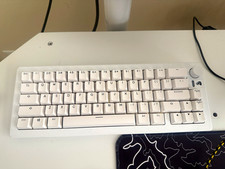 [CUSTOM] Glorious GMMK 3 65% Wired USB-C White Gaming Keyboard picture