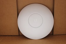 Ubiquiti UniFi UAP-AC-PRO Dual-Band 802.11AC 1300 Mbps Wireless Access Point picture