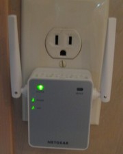 Netgear Range Extender model EX2700 N300 WiFi picture