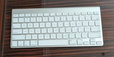 Genuine Apple Wireless Keyboard with Bluetooth A1314 MC184LL/A Silver picture