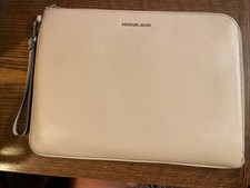 Michael Kors Tablet Case Pebble grain Leather Light Gray Beige Wrist Strap iPad picture