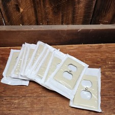 (10-Pk) Leviton Duplex Receptacle Wall Plate 1-Gang Ivory 86003 picture