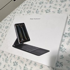 Magic Keyboard Dock w/ Built-In Touchpad, Magnetic, Bluetooth, White, F7 picture