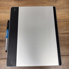 Wacom Intuos Pen & Touch Medium Pen Tablet CTH-680 M size Used picture