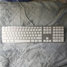 Apple A1243 USB Wired Keyboard Dual USB Ports Numpad Cleaned and Tested 2007 picture
