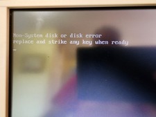 Compaq LTE ELITE 4/75CX  Laptop #1 - AS IS Display Comes On picture