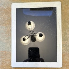 Apple iPad 2 Lot of 2 Tablets 16GB Silver 9.7in Wi-Fi Bluetooth IPS LCD picture