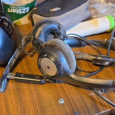 Logitech G935 USB Wired On-Ear Headset Boom Mic Inline Volume Control Black picture