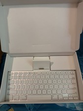 Apple A1359 iPad Keyboard Dock for Generation 1,2,3 US English (MC533LL/B) picture