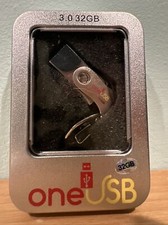 32GB USB drive - With Micro USB and USB C picture