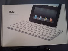 Vera Bradley IPAD case with IPAD APPLE Key board. picture