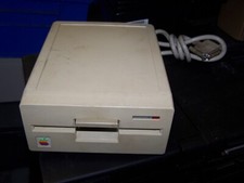 Apple Unidisk 5.25 Disk Drive Model A9M0104 for use with Apple II computer. picture