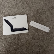 Apple iPad Magic Keyboard and Pencil Pro 11” M4/M5 picture
