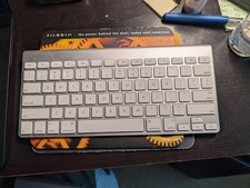 Apple Wireless Keyboard A1314 – Heavy Wear – Space Bar Issue – For Repair/Parts picture
