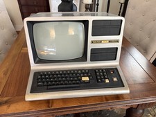 *** NOT WORKING *** Radio Shack TRS-80 Model III Vintage Home Computer picture