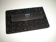 MOS 8564R4 Composite NTSC (not PAL) 40 column IC chip for Commodore 128. 8564 R4 picture