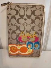 Coach Poppy Signature Daisy Applique Tablet iPad Zip Case Khaki Y2K picture