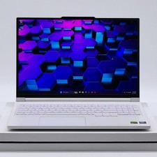 Lenovo Legion 7i Gen 10 16 165Hz QHD+ 2.4 GHz Ultra 7 255HX 32GB 1TB SSD RTX picture